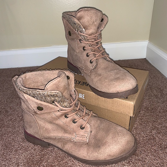 Casual Boots for Winter - Picture 1 of 4